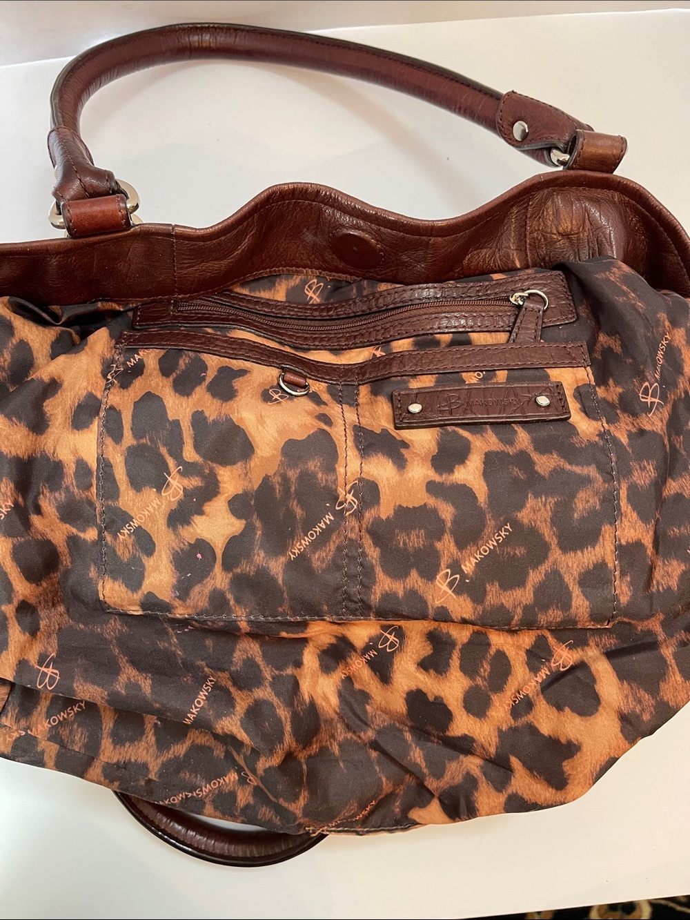 B. MAKOWSKY RICH BROWN LEATHER SHOULDER BAG WITH LEOPARD LINING - Picture 11 of 12